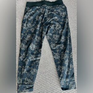 Athleta Trekkie Jogger Pants in Olive